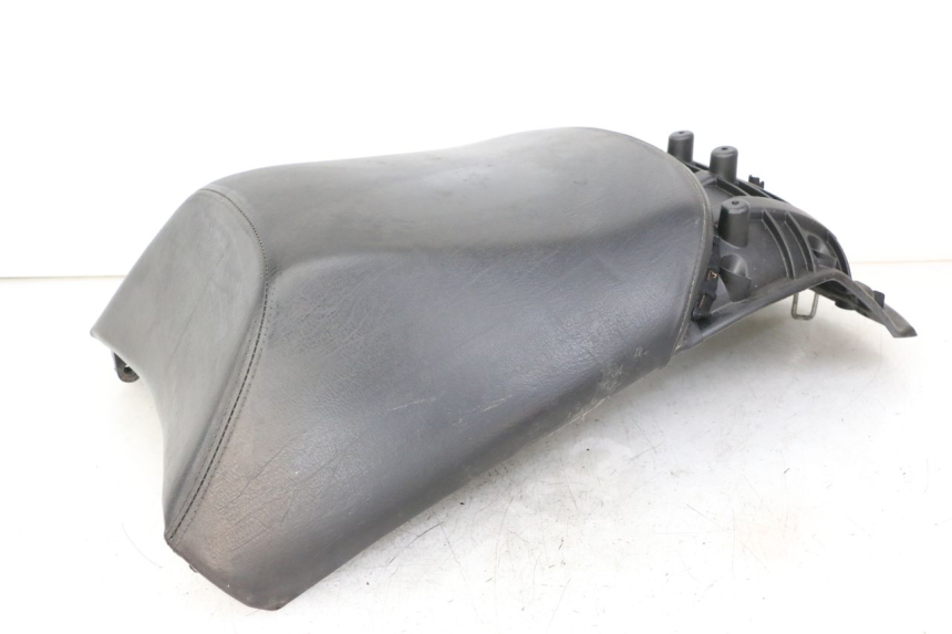 photo de SELLE ARRIERE PEUGEOT SATELIS COMPRESSOR K15 125 (2006 - 2009) - Vue rapprochée