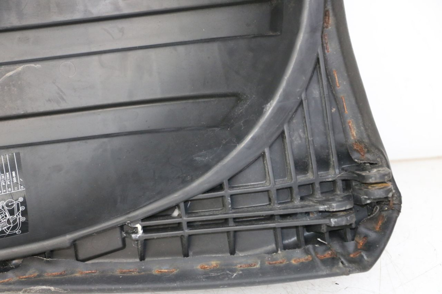 photo de SELLE ARRIERE PEUGEOT SATELIS COMPRESSOR K15 125 (2006 - 2009) - Gros plan technique