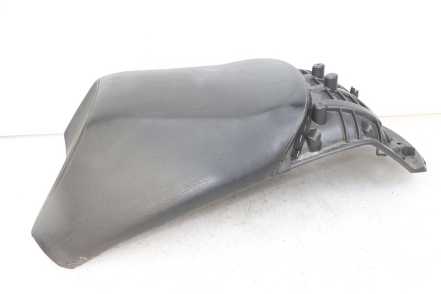 photo de SELLE ARRIERE PEUGEOT SATELIS COMPRESSOR K15 125 (2006 - 2009) - Vue rapprochée