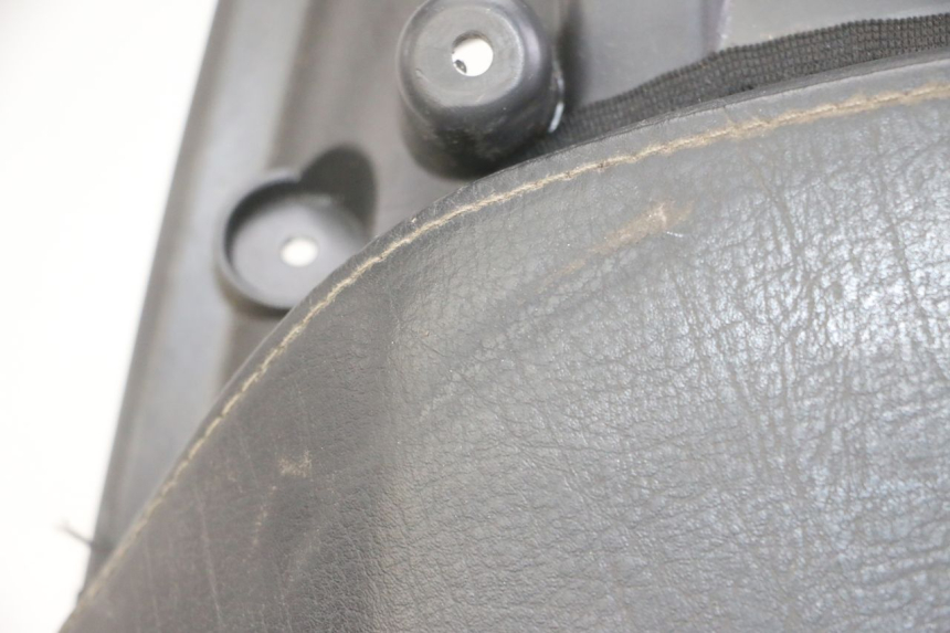 photo de SELLE ARRIERE PEUGEOT SATELIS COMPRESSOR K15 125 (2006 - 2009) - Zoom état d’usage