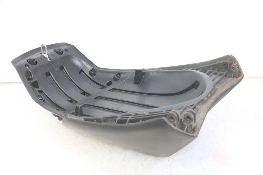 photo de SELLE ARRIERE PEUGEOT SATELIS COMPRESSOR K15 125 (2006 - 2009) - Points de fixation