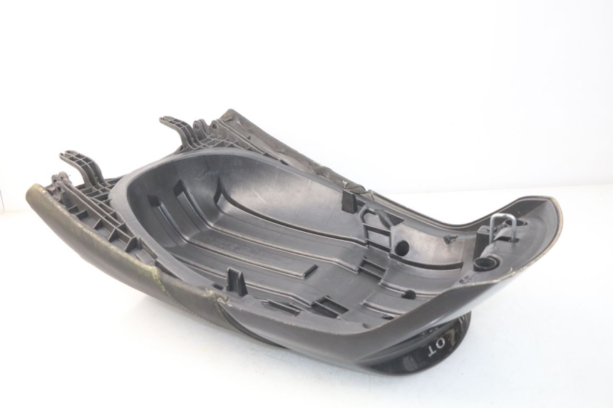 photo de SELLE ARRIERE PEUGEOT SATELIS 300 (2012 - 2015) - Autre angle de vue