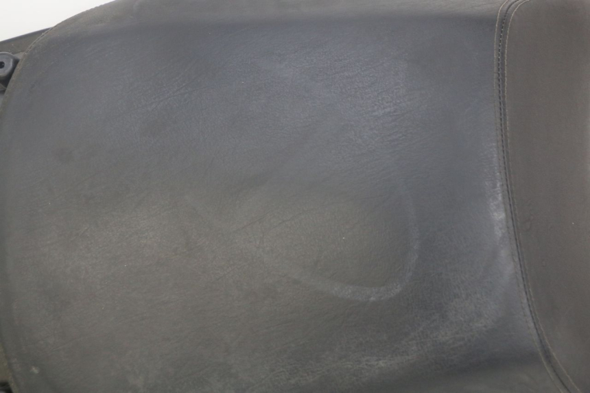 photo de SELLE ARRIERE PEUGEOT SATELIS 125 (2010 - 2012) - Zoom composants