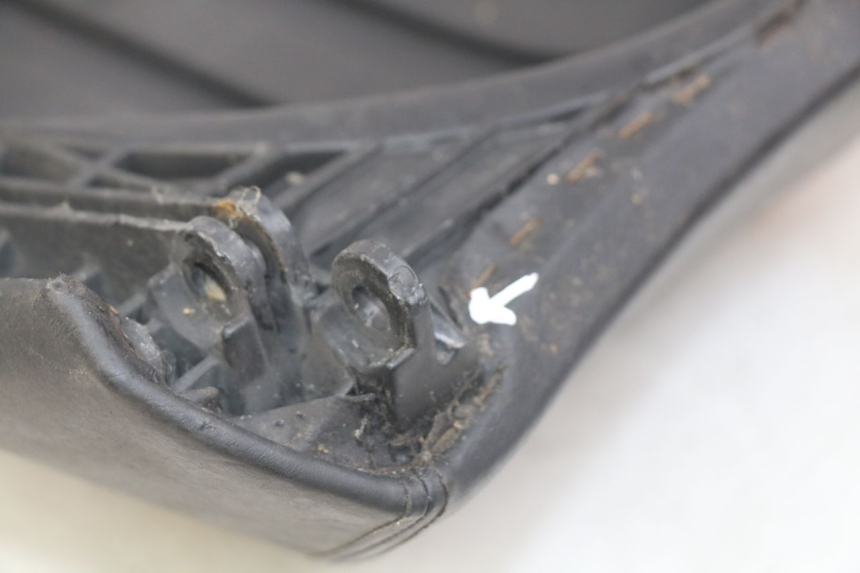 photo de SELLE ARRIERE PEUGEOT SATELIS 125 (2010 - 2012) - Zoom état d’usage