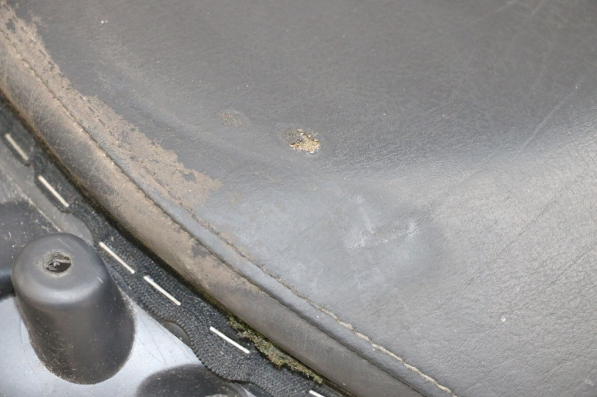 photo de SELLE ARRIERE PEUGEOT SATELIS 125 (2010 - 2012) - Points de fixation