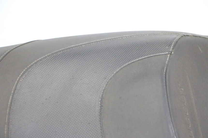 photo de SELLE ARRIERE PEUGEOT SATELIS 125 (2013 - 2018) - Détails caractéristiques