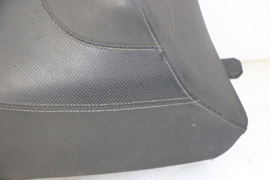 photo de SELLE ARRIERE PEUGEOT SATELIS 125 (2013 - 2018) - Vue rapprochée