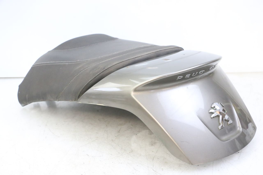 photo de SELLE ARRIERE PEUGEOT SATELIS 125 (2013 - 2018) - Détails caractéristiques