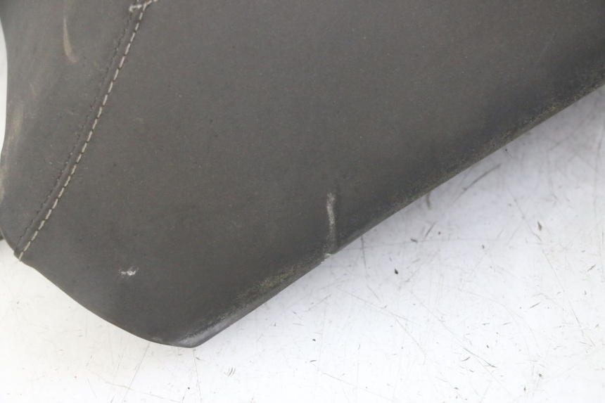 photo de SELLE ARRIERE PEUGEOT SATELIS 125 (2013 - 2018) - Zoom composants