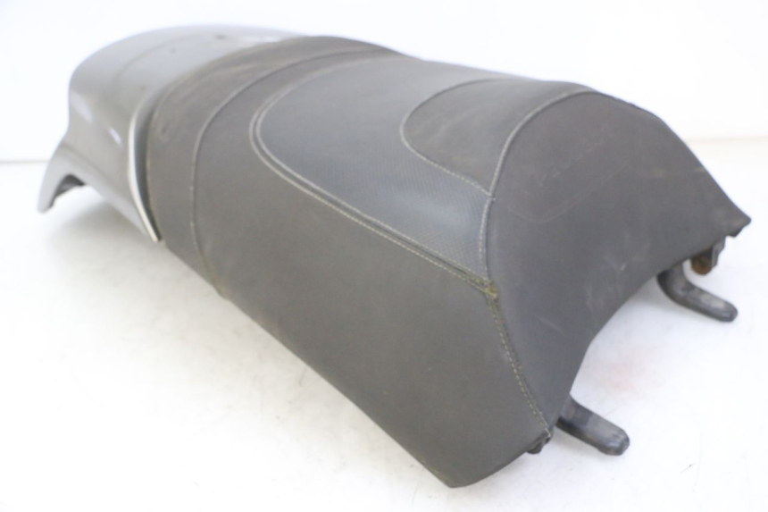 photo de SELLE ARRIERE PEUGEOT SATELIS 125 (2013 - 2018) - Focus structure