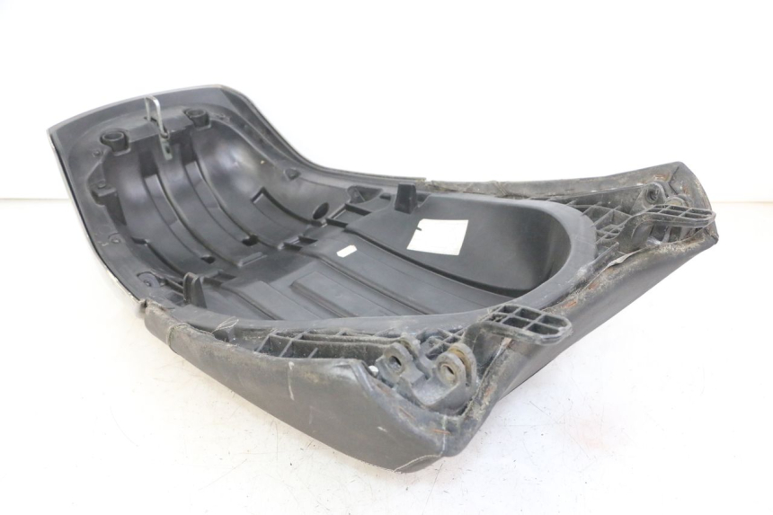 photo de SELLE ARRIERE PEUGEOT SATELIS 125 (2013 - 2018) - Autre angle de vue