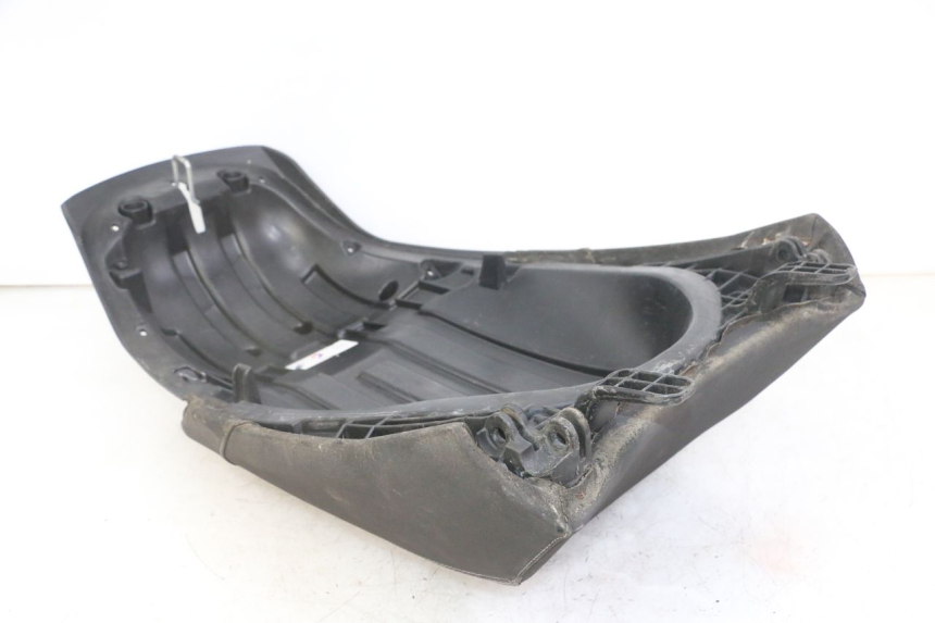 photo de SELLE ARRIERE PEUGEOT SATELIS 125 (2013 - 2018) - Vue d’ensemble