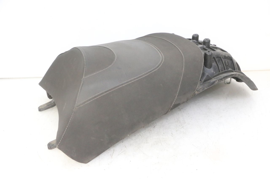 photo de SELLE ARRIERE PEUGEOT SATELIS 125 (2013 - 2018) - Marquages et références