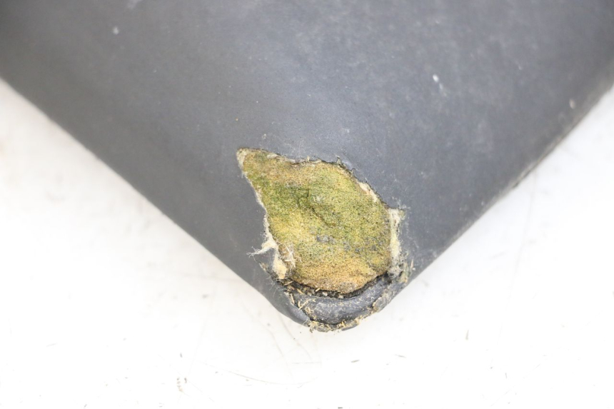 photo de SELLE ARRIERE APRILIA SR CARB LC 2T 50 (2004 - 2012) - Vue d’ensemble