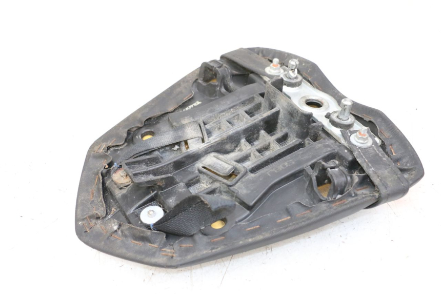 photo de SELLE ARRIERE SUZUKI GSR 750 (2011 - 2017) - Détail de la pièce