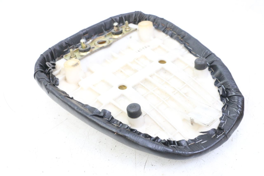 photo de SELLE ARRIERE SUZUKI SV S 650 (1999 - 2002) - Points de fixation