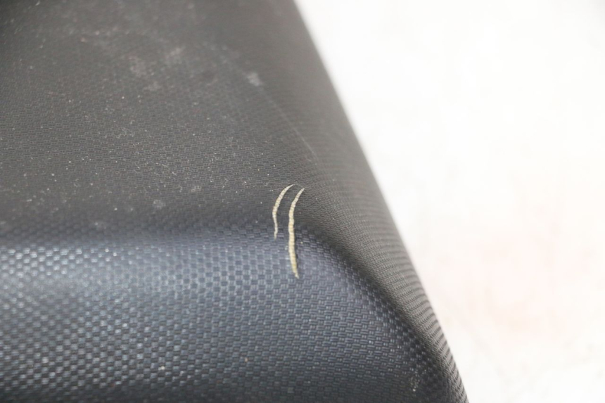 photo de SELLE ARRIERE SUZUKI SV S 650 (2003 - 2009) - Gros plan technique