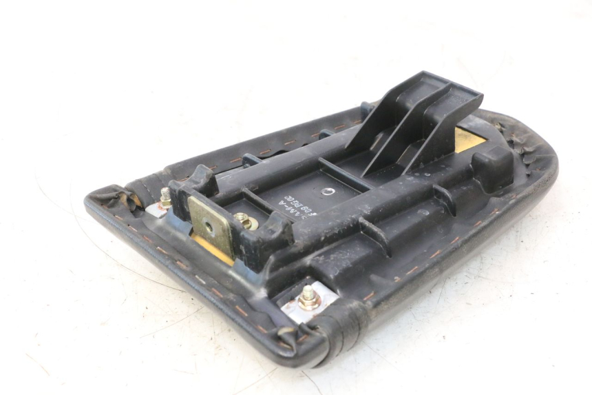 photo de SELLE ARRIERE DAELIM VJ ROADWIN 125 (2004 - 2007) - État de surface