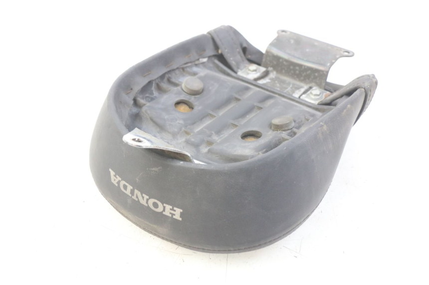 photo de SELLE ARRIERE HONDA VT C SHADOW 125 (1999 - 2007) - Zoom état d’usage