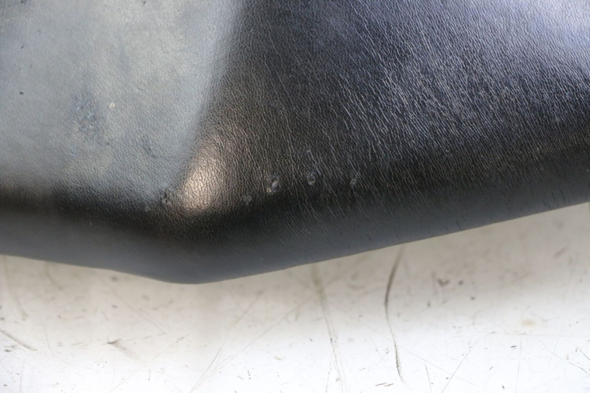 photo de SELLE ARRIERE YAMAHA FZ1 FAZER 1000 (2007 - 2009) - Zoom état d’usage