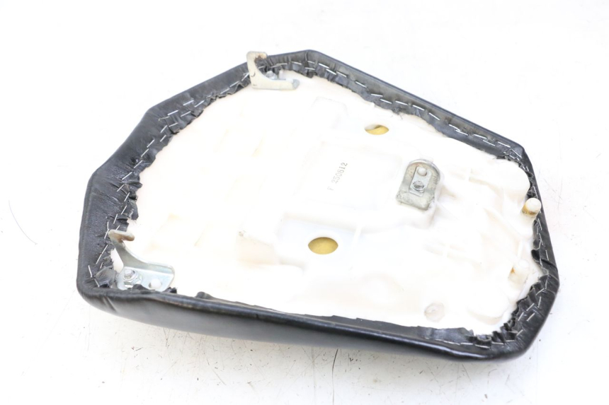 photo de SELLE ARRIERE YAMAHA FZ1 FAZER 1000 (2007 - 2009) - Gros plan technique