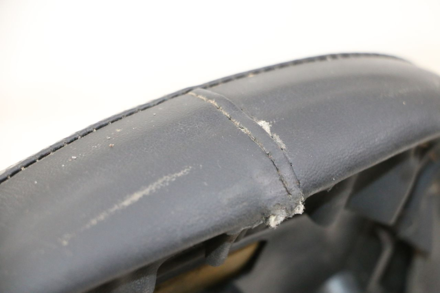 photo de SELLE ARRIERE YAMAHA YP MAJESTY 125 (2002 - 2006) - Détail de la pièce