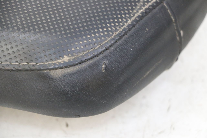 photo de SELLE ARRIERE YAMAHA YP MAJESTY 125 (2002 - 2006) - Marquages et références