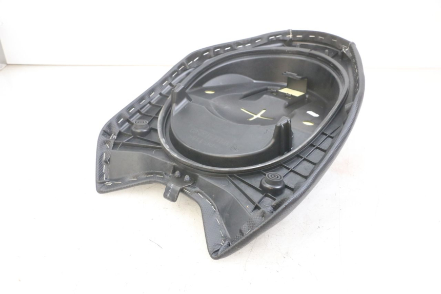 photo de SELLE AVANT YAMAHA AEROX 2T 50 (2013 - 2017) - Gros plan technique