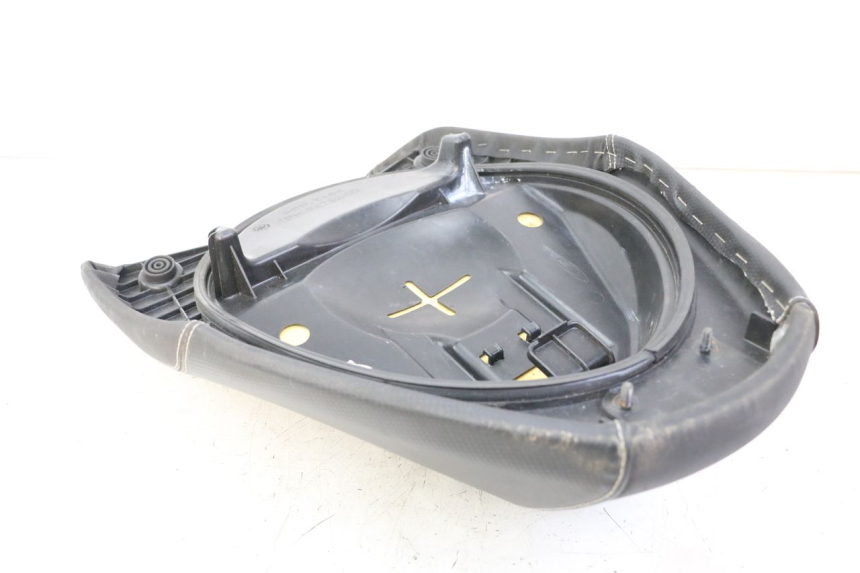 photo de SELLE AVANT YAMAHA AEROX NAKED 2T 50 (2013 - 2017) - Autre angle de vue