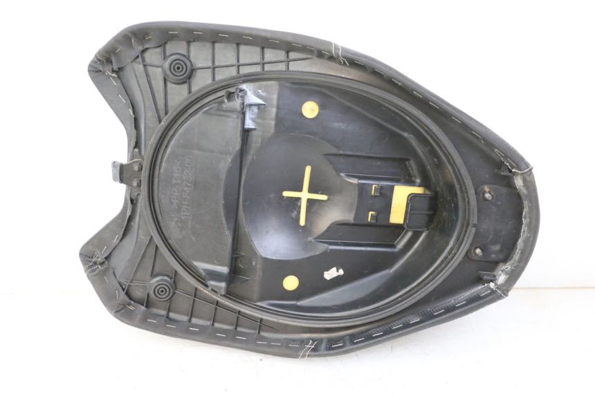 photo de SELLE AVANT YAMAHA AEROX NAKED 2T 50 (2013 - 2017) - Vue d’ensemble