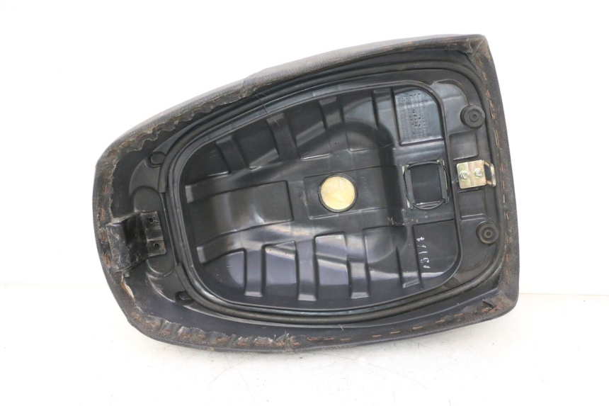 photo de SELLE AVANT KYMCO AGILITY 4T 10" 50 (2005 - 2018) - Points de fixation
