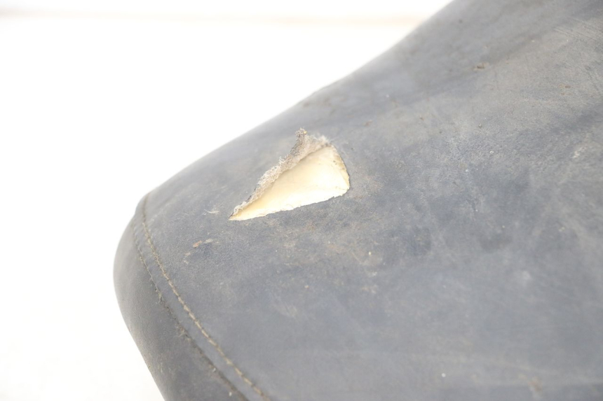 photo de SELLE AVANT HYOSUNG GV AQUILA 125 (2000 - 2009) - Marquages et références