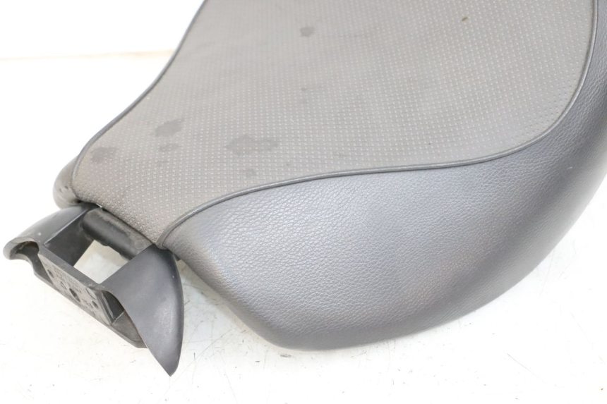 photo de SELLE AVANT APRILIA CLASSIC 125 (1995 - 2001) - Marquages et références