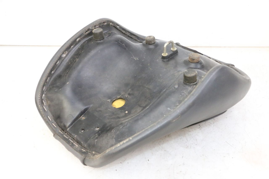 photo de SELLE AVANT APRILIA CLASSIC 125 (1995 - 2001) - Gros plan technique