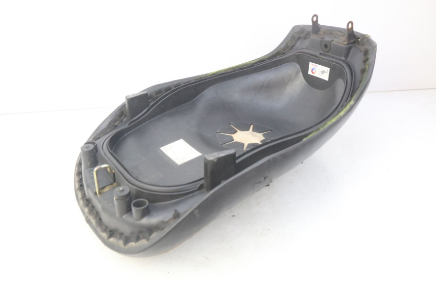 photo de SELLE AVANT PEUGEOT DJANGO 2T 50 (2014 - 2019) - Points de fixation