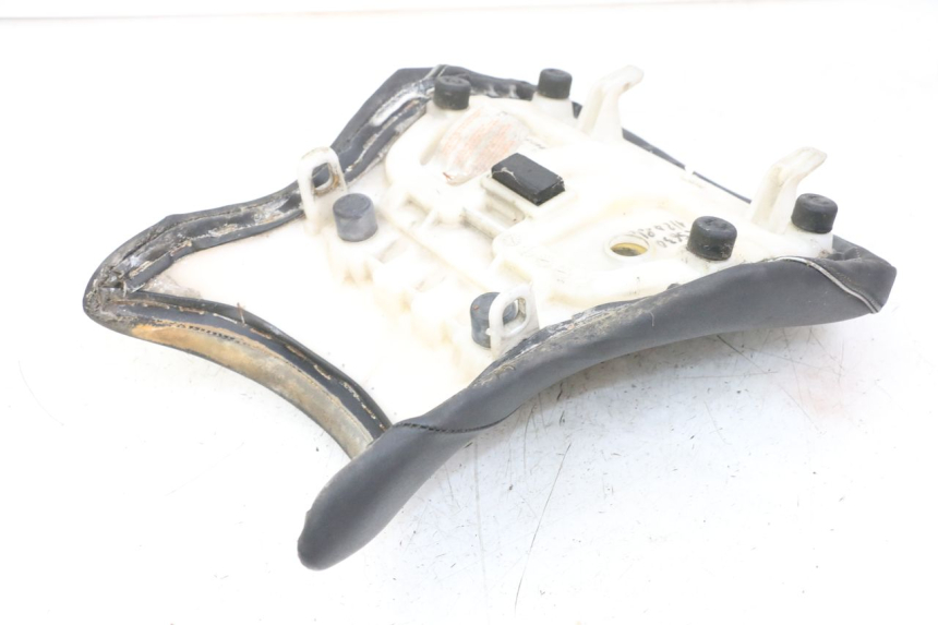 photo de SELLE AVANT SUZUKI GSR 750 (2011 - 2017) - Autre angle de vue