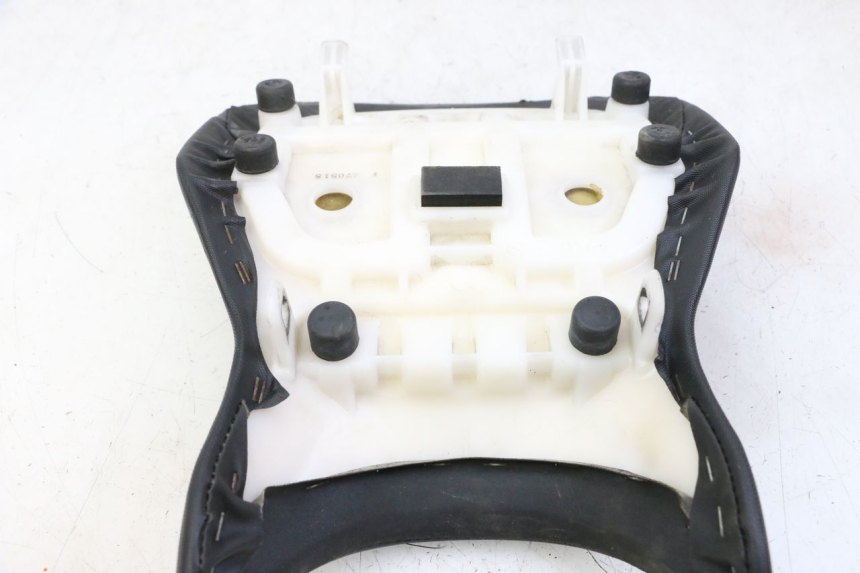 photo de SELLE AVANT SUZUKI GSR 750 (2011 - 2017) - Zoom état d’usage