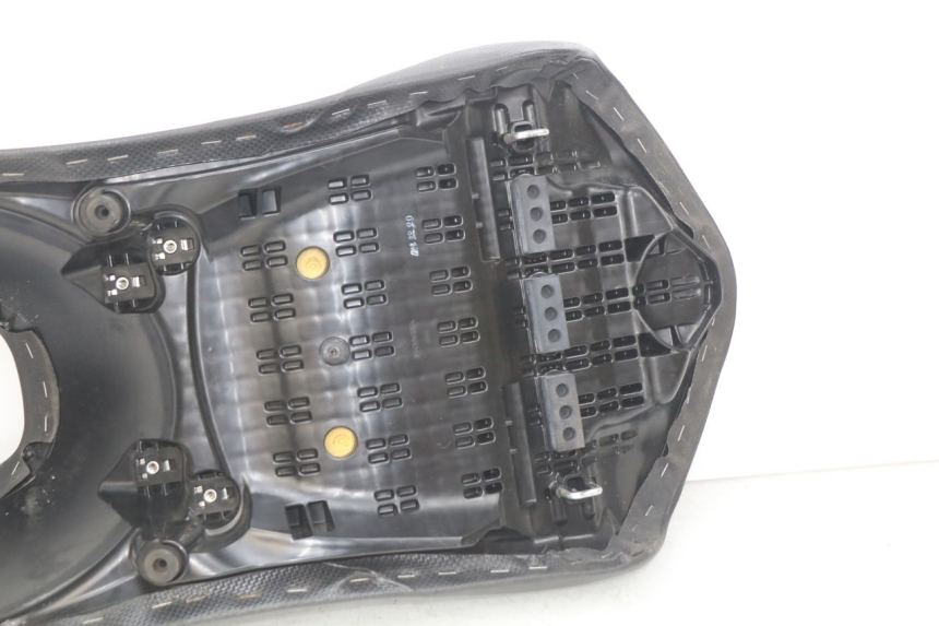 photo de SELLE AVANT HONDA INTEGRA NC D 750 (2016 - 2018) - Gros plan technique