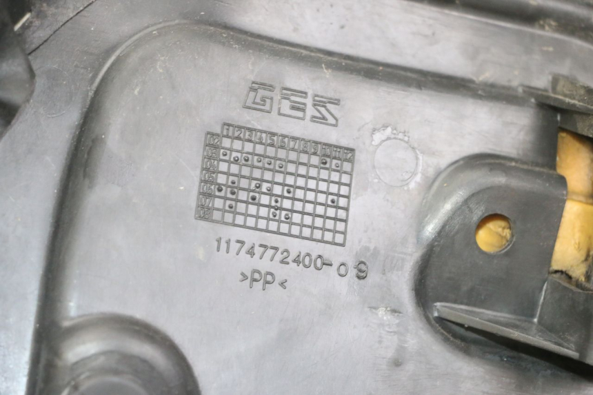 photo de SELLE AVANT PEUGEOT JET FORCE CARBU 50 (2003 - 2016) - Détail de la pièce