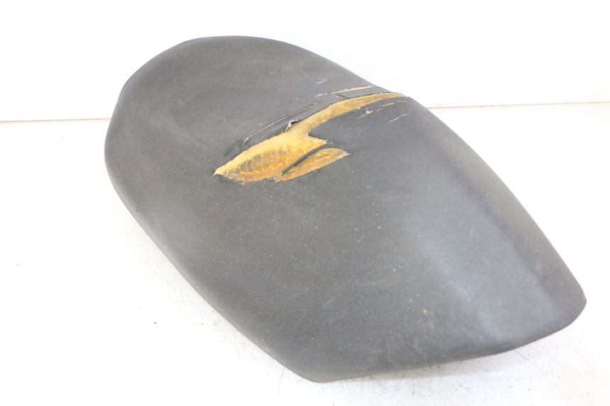 photo de SELLE AVANT PEUGEOT JET FORCE CARBU 50 (2003 - 2016) - Points de fixation