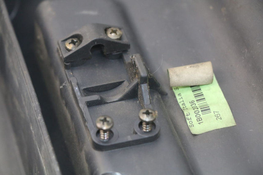 photo de SELLE AVANT PIAGGIO LIBERTY 4T 50 (2009 - 2015) - Gros plan technique