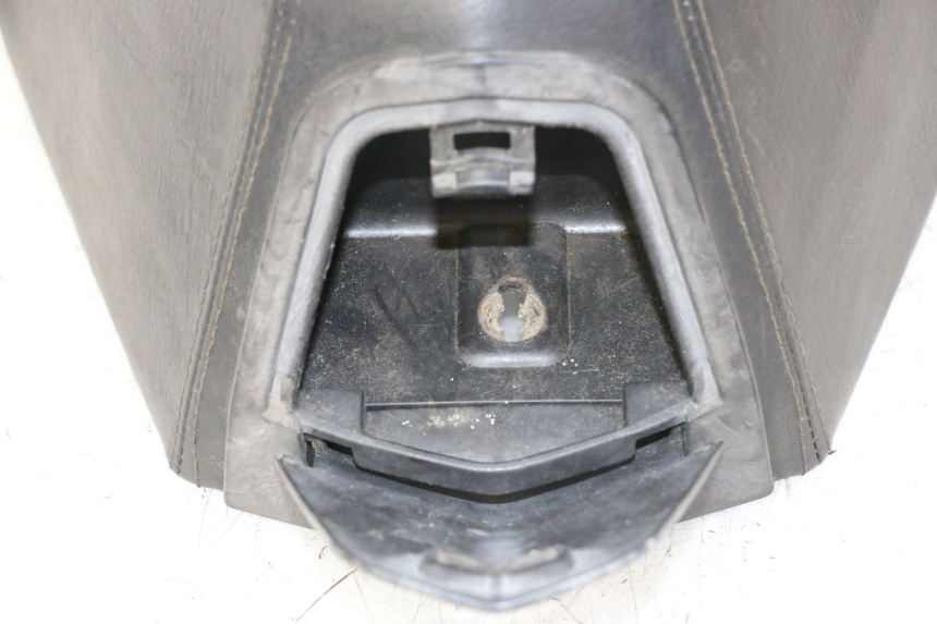 photo de SELLE AVANT PEUGEOT SATELIS COMPRESSOR K15 125 (2006 - 2009) - Points de fixation