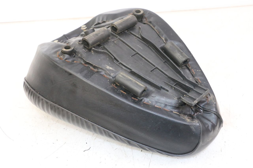 photo de SELLE AVANT REGAL RAPTOR RAXTER 2 125 (2007 - 2015) - Gros plan technique