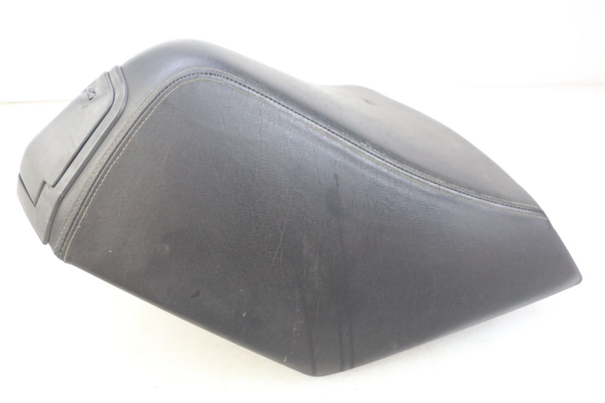 photo de SELLE AVANT PEUGEOT SATELIS 125 (2006 - 2009) - Points de fixation