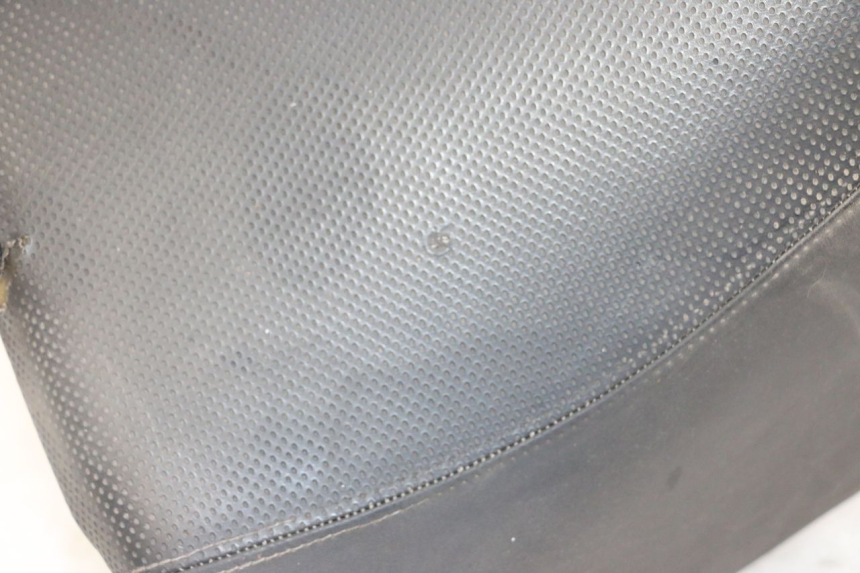 photo de SELLE AVANT PEUGEOT SATELIS 125 (2013 - 2018) - Détail de la pièce