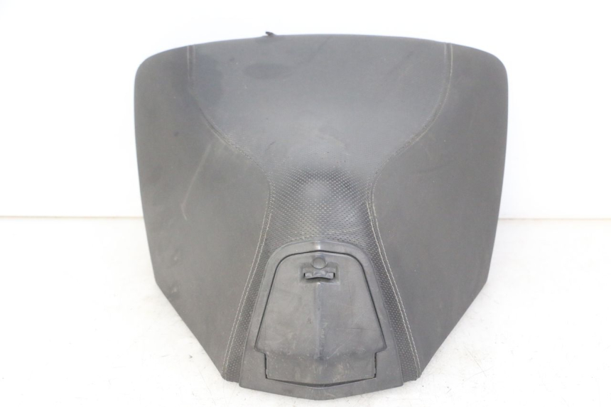 photo de SELLE AVANT PEUGEOT SATELIS 125 (2013 - 2018) - Photo complémentaire