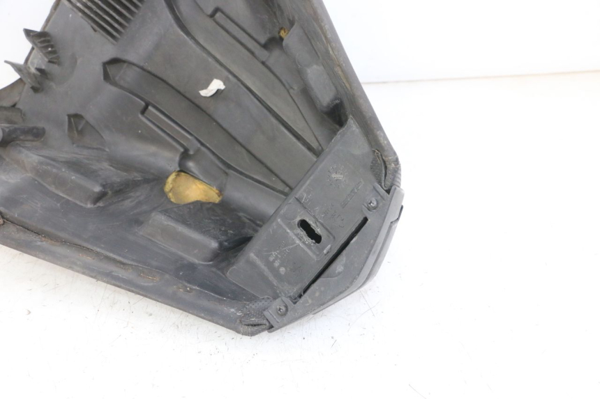 photo de SELLE AVANT PEUGEOT SATELIS 125 (2013 - 2018) - Gros plan technique