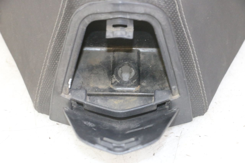 photo de SELLE AVANT PEUGEOT SATELIS 125 (2013 - 2018) - État de surface