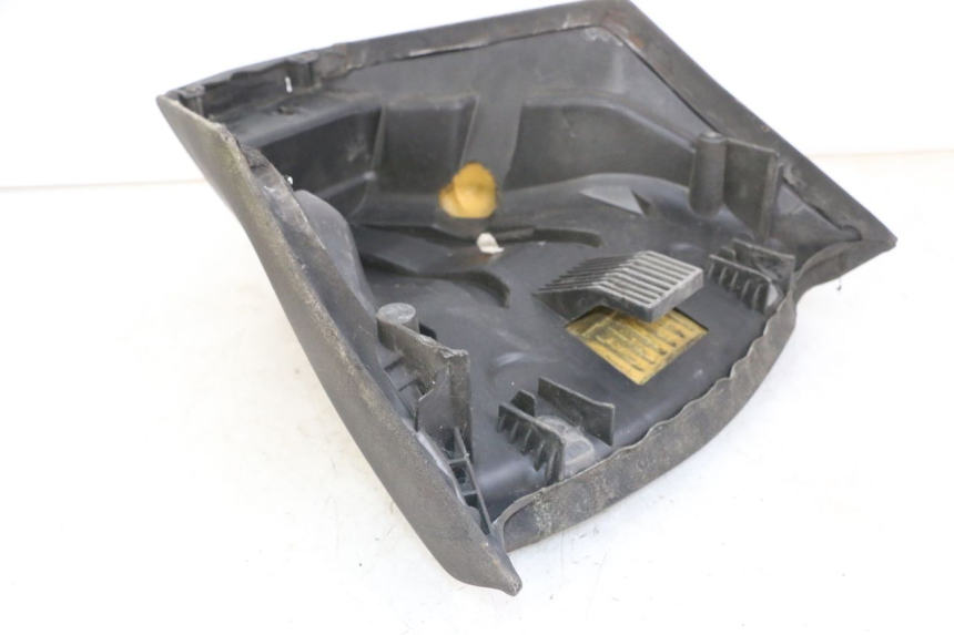 photo de SELLE AVANT PEUGEOT SATELIS 125 (2013 - 2018) - Détail de la pièce