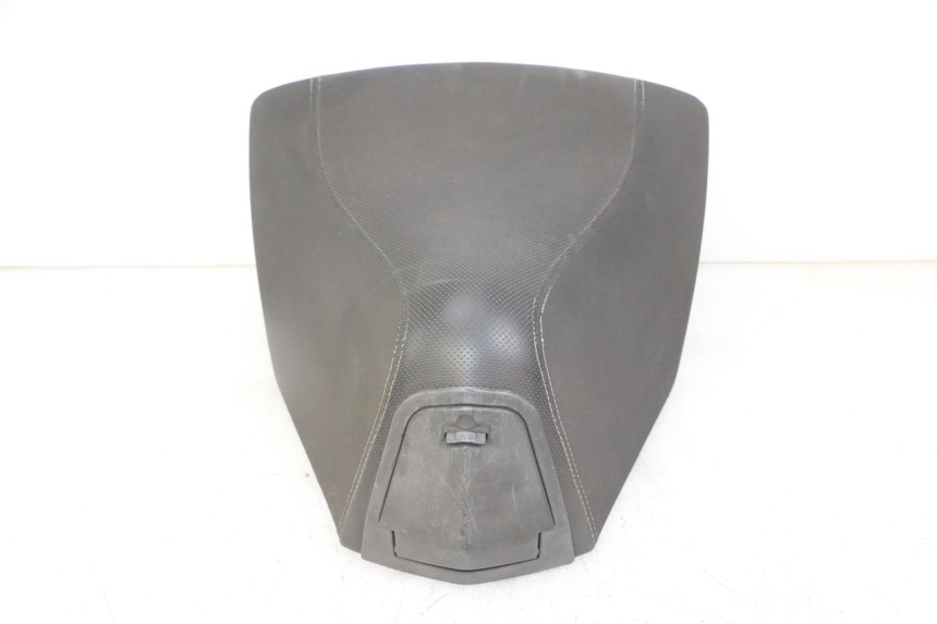 photo de SELLE AVANT PEUGEOT SATELIS 125 (2013 - 2018) - Points de fixation